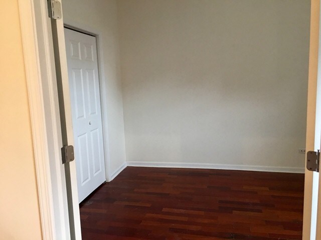 Building Photo - 932 W Wilson Ave