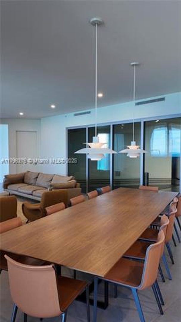Foto del edificio - 18555 Collins Ave