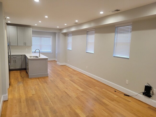 Building Photo - Sunny 3 BR/3.5 BA EOG Townhome in Hillcrest!