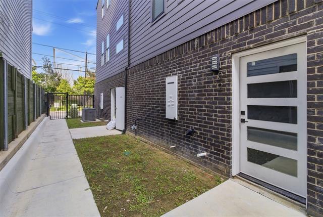 Building Photo - 2115 N Fitzhugh Ave