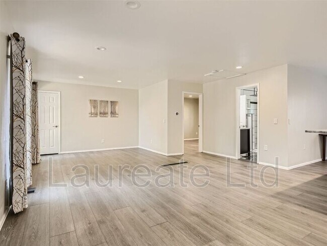 Building Photo - 2127 S Ivory St