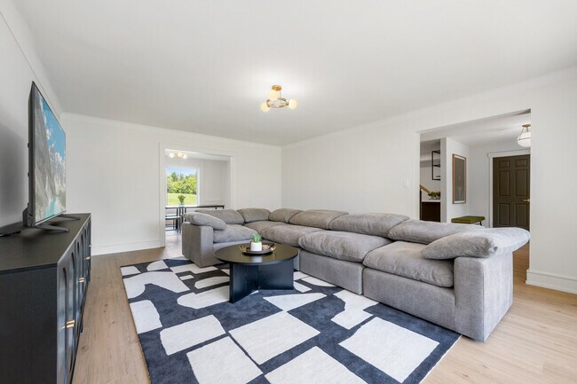 Photo du bâtiment - 13 Hickory Ave