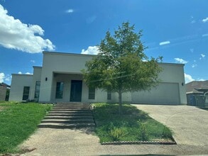Building Photo - 9019 Siller Loop