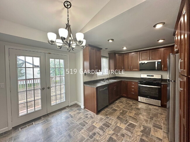 Building Photo - 519 Garden Cir