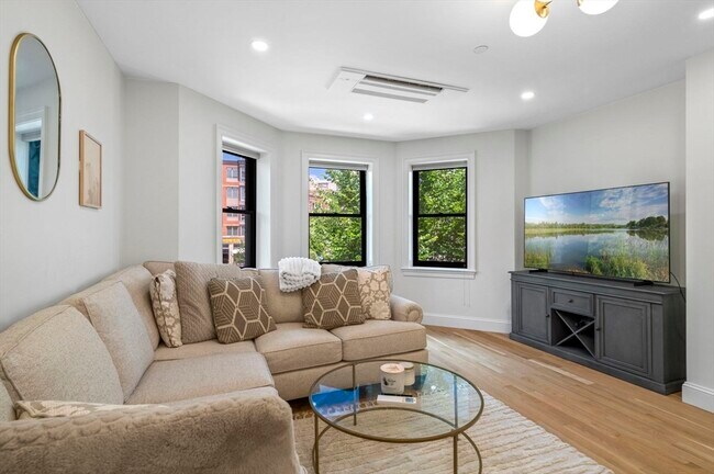 Foto del edificio - 903 Beacon St