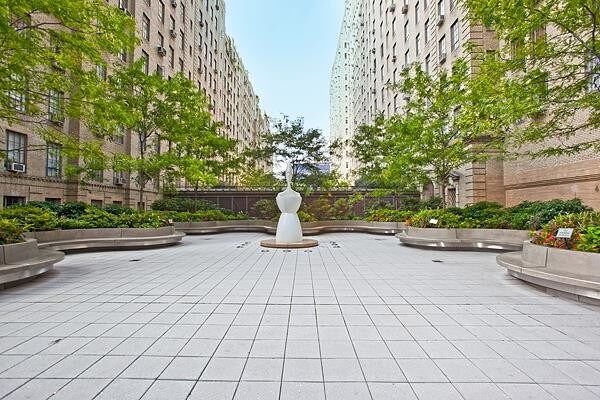 Courtyard - 322 W 57th St