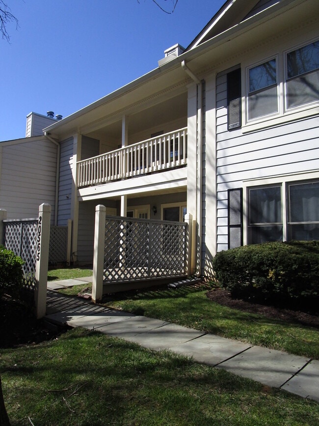 Building Photo - Updated 2 BR/2 BA Lower Level Condo in Ger...