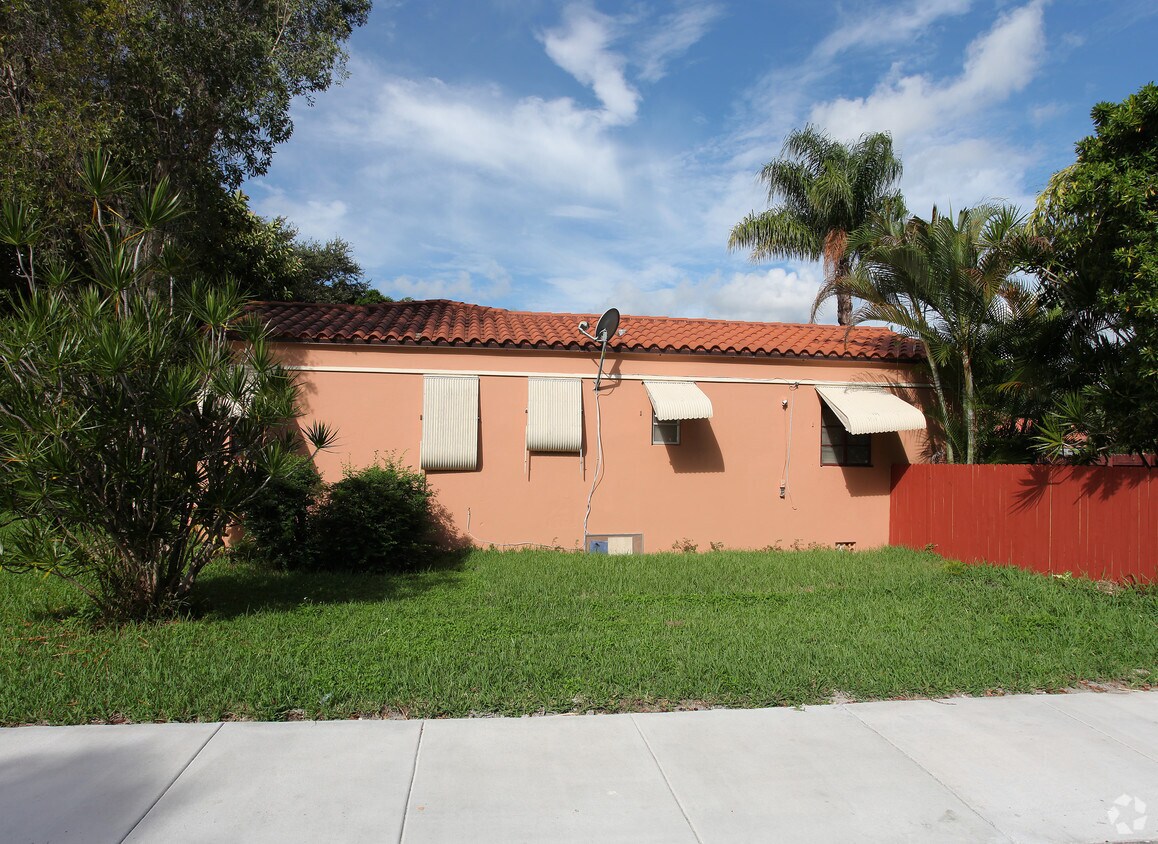 Back of Building - 2005 Jackson St