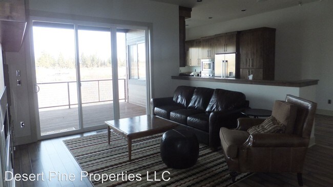 Building Photo - 3 br, 3.5 bath House - 917 SW Theater Dr.