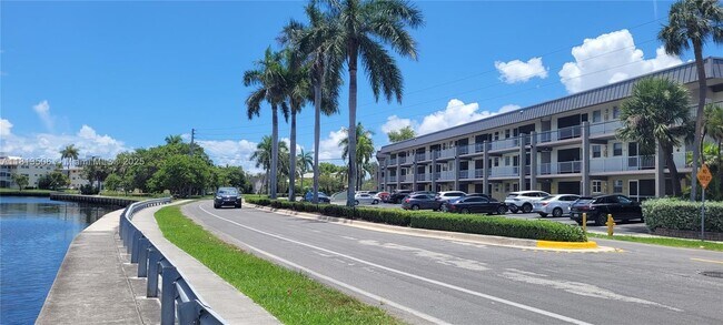 Foto del edificio - 270 Layne Blvd