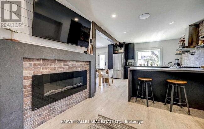 Building Photo - 262 Oshawa Blvd S