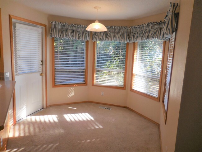 Building Photo - 8354 SW Bonaventure Ln