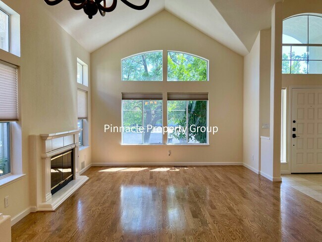 Building Photo - 911 Capri Drive
