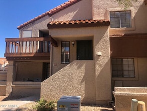 Building Photo - 818 S Westwood