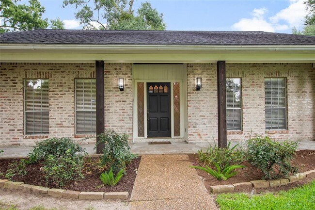 Foto del edificio - 402 Forest Lake Dr