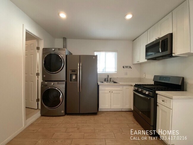 Building Photo - 4839 Tyrone Ave Sherman Oaks, CA 91423
