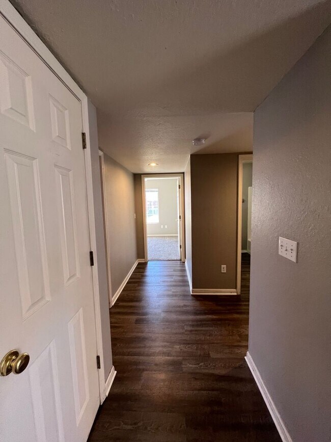 Building Photo - VE 119 Estate Ln #4