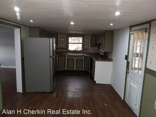 Building Photo - 2 br, 1 bath House - 15 W Newport Rd