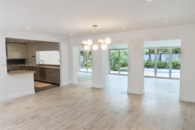 Foto del edificio - 455 NE 55th St