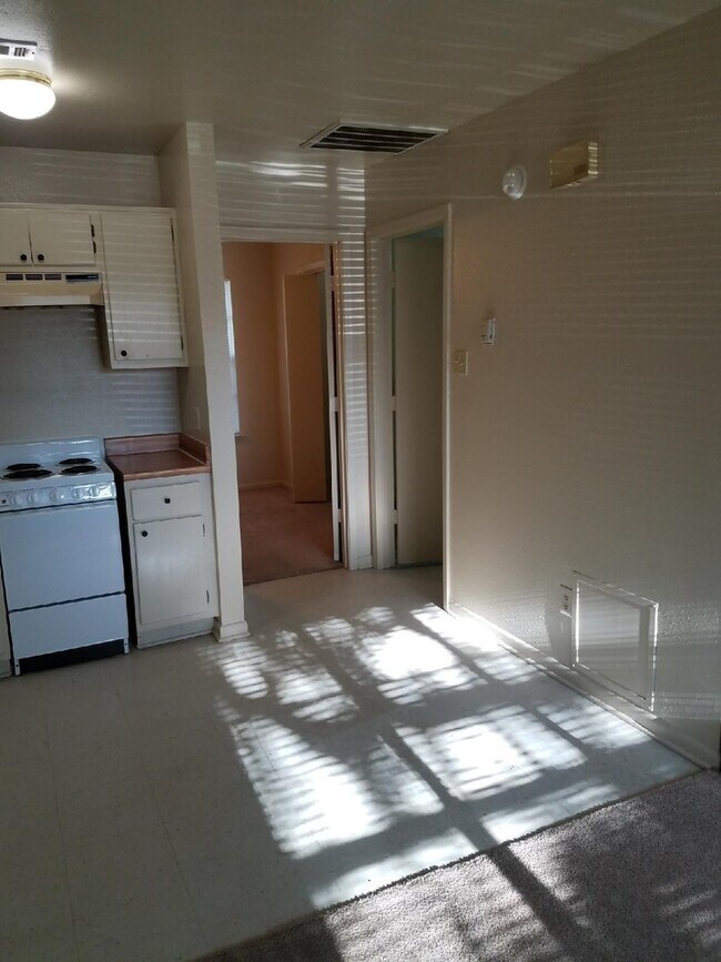 Building Photo - Bryan - 1 bedroom 1 bath 4plex