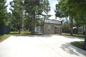 Building Photo - 43699 Old Houston Hwy