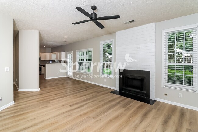 Building Photo - 203 Weatherstone Crossing
