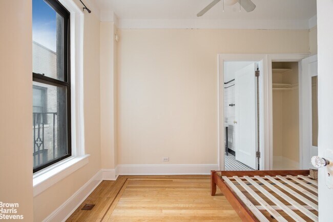 Building Photo - 418 Central Park West