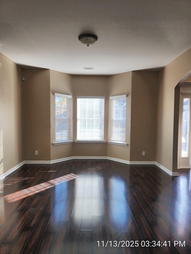 Foto del edificio - 641 Red Oak Ln