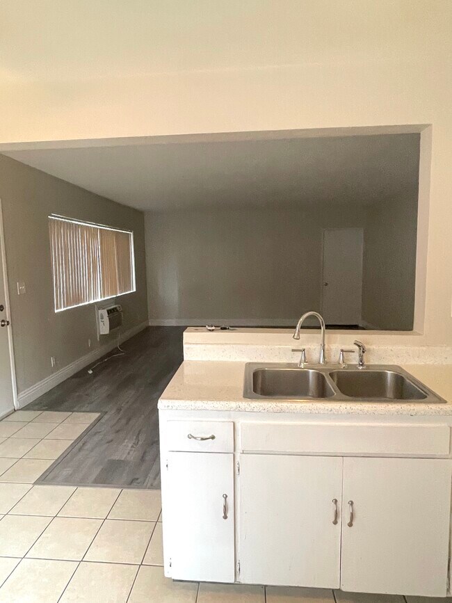 Foto del edificio - 562 Silverwood Ave