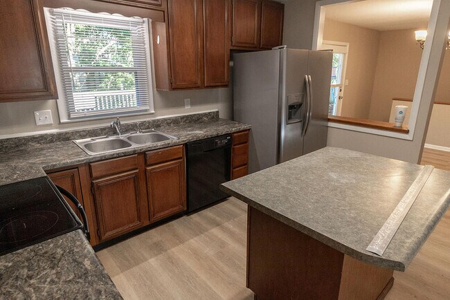 Foto del edificio - 3006 Lynnwood Dr