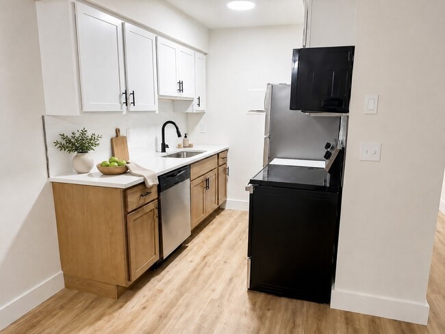 Kitchen - Evergreen Ridge Apartments (formerly Aspen Ridge)