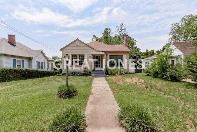 Building Photo - 813 Grace Ave
