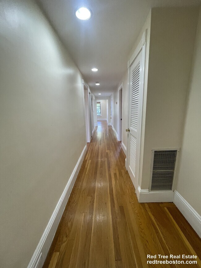 Foto del edificio - 12 Dean Rd