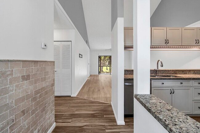 Foto del edificio - 416 Buttonwood Pl