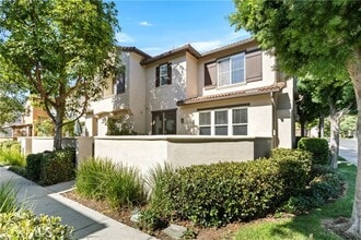 Building Photo - 50 Sapphire