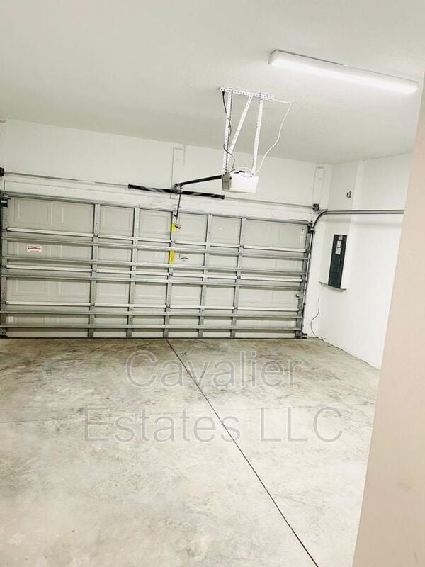Building Photo - 1306 W Carmen St