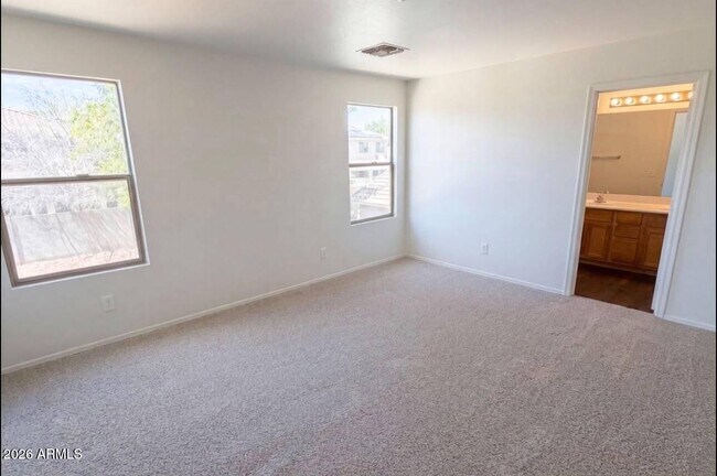Foto del edificio - 13976 W Port Royale Ln