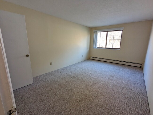 Building Photo - 128 Mammoth Rd