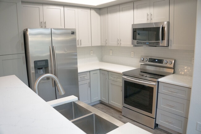 Foto del edificio - 900 S 94th St