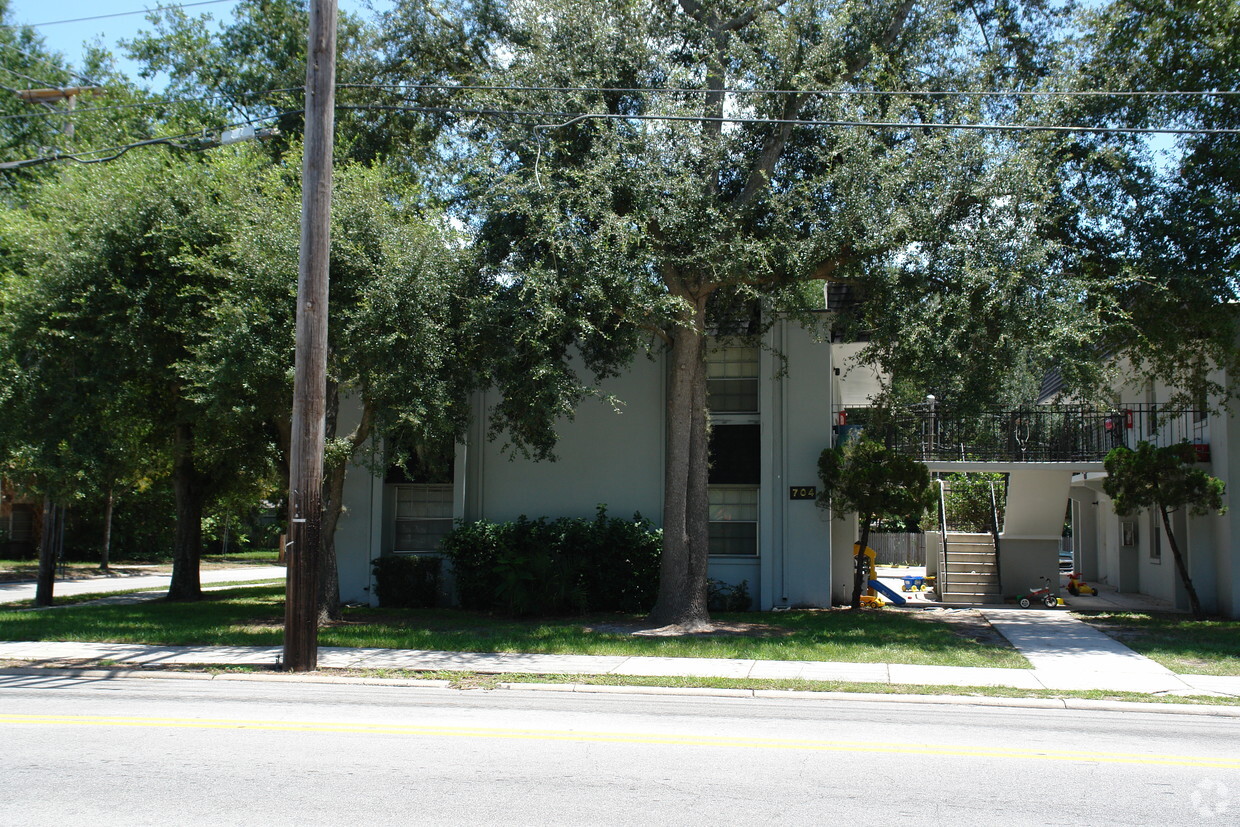 Building Photo - 704 N Ingraham Ave