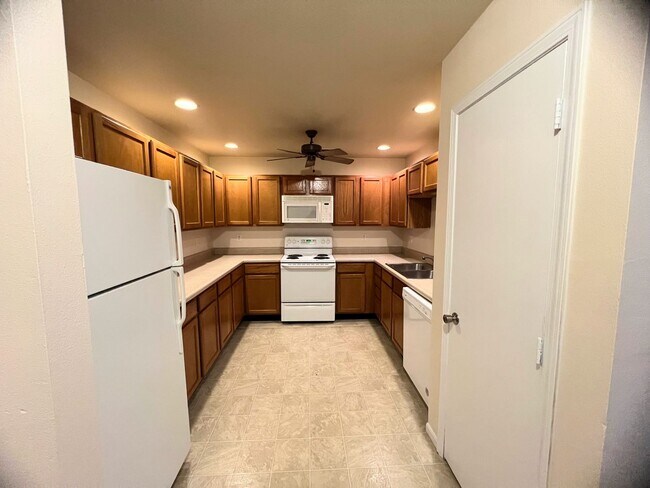 Building Photo - 22615 Hollow Oak Ln