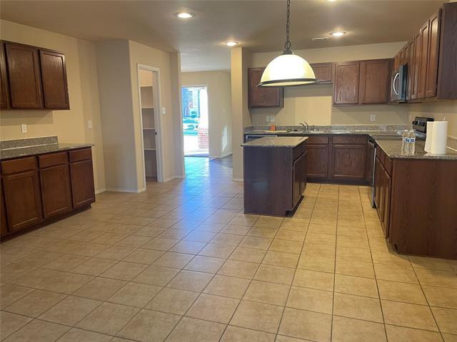 Building Photo - 10688 Midway Dr