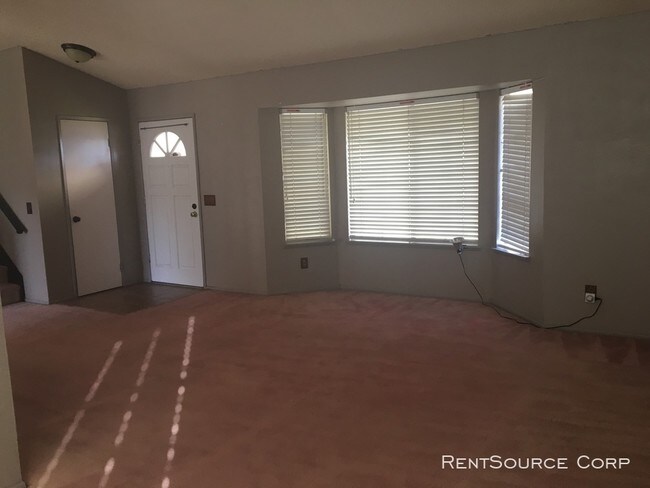 Building Photo - 4 Bed, 3 Bath Home in Palmdale