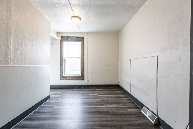 Foto del edificio - House w/ Yard and Garage