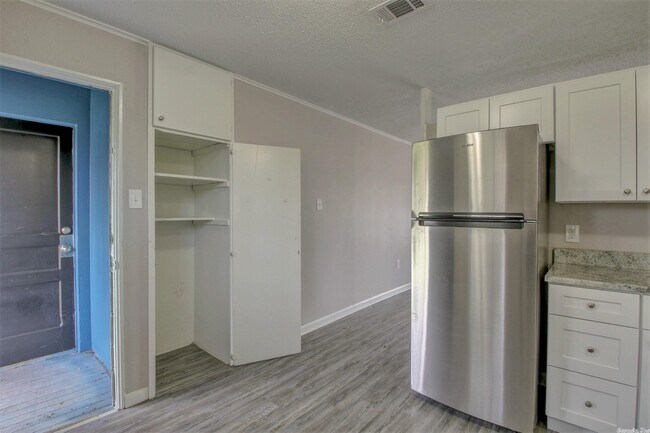 Building Photo - 22 Hiland Pl