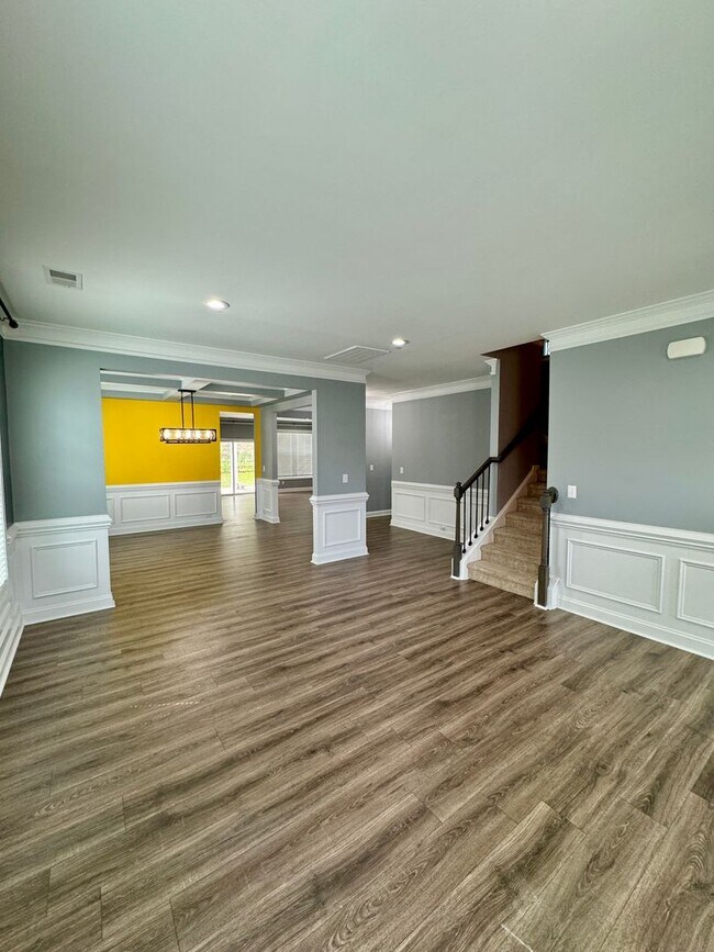 Building Photo - Spacious 6-Bedroom Home in Austin Corners