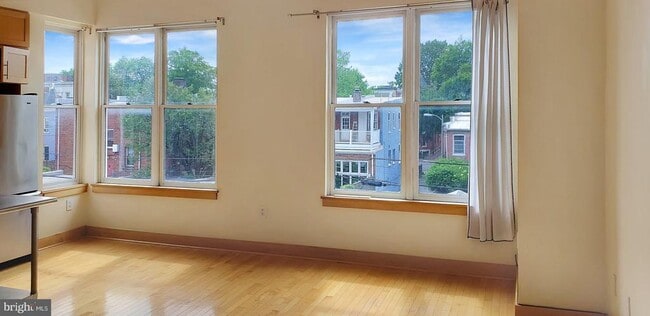 Building Photo - 326 8th St NE