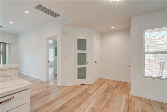 Building Photo - 545 Lands End Way