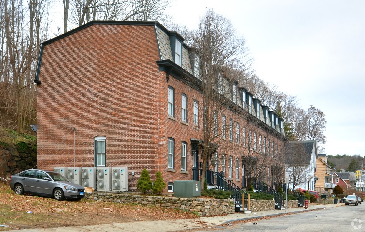 Building Photo - 88 Chestnut St