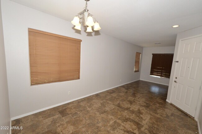 Building Photo - 4100 S Vineyard Ave